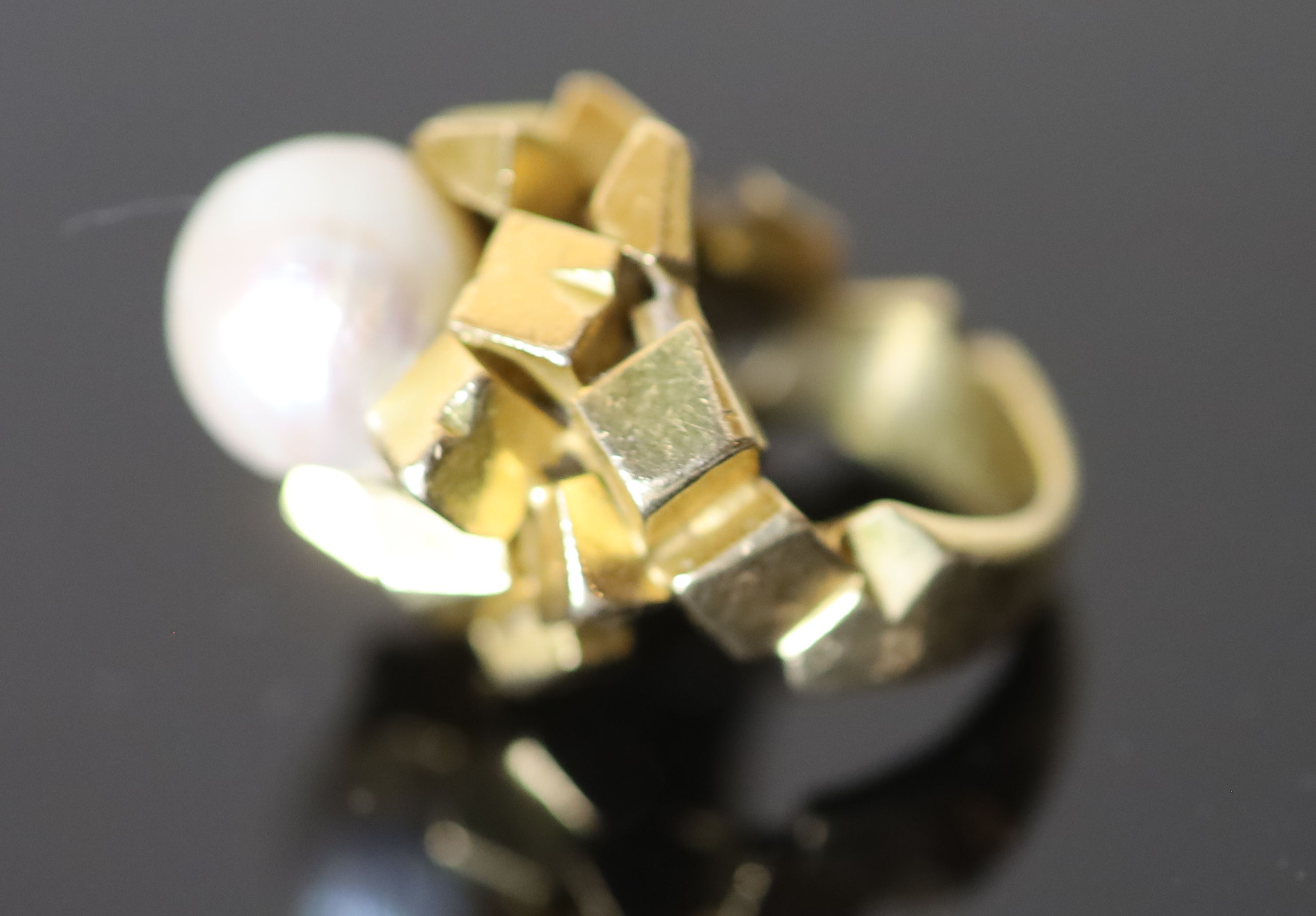 A modern continental 18ct gold (stamped 750) and baroque cultured pearl set modernist dress ring,